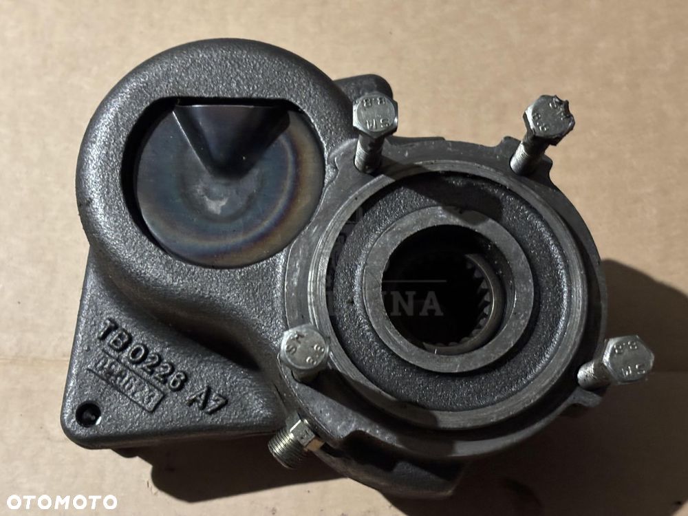 Valtra Pompa Zębata T174 T213 N121 N121 8050  V33093200 33093200 - 6