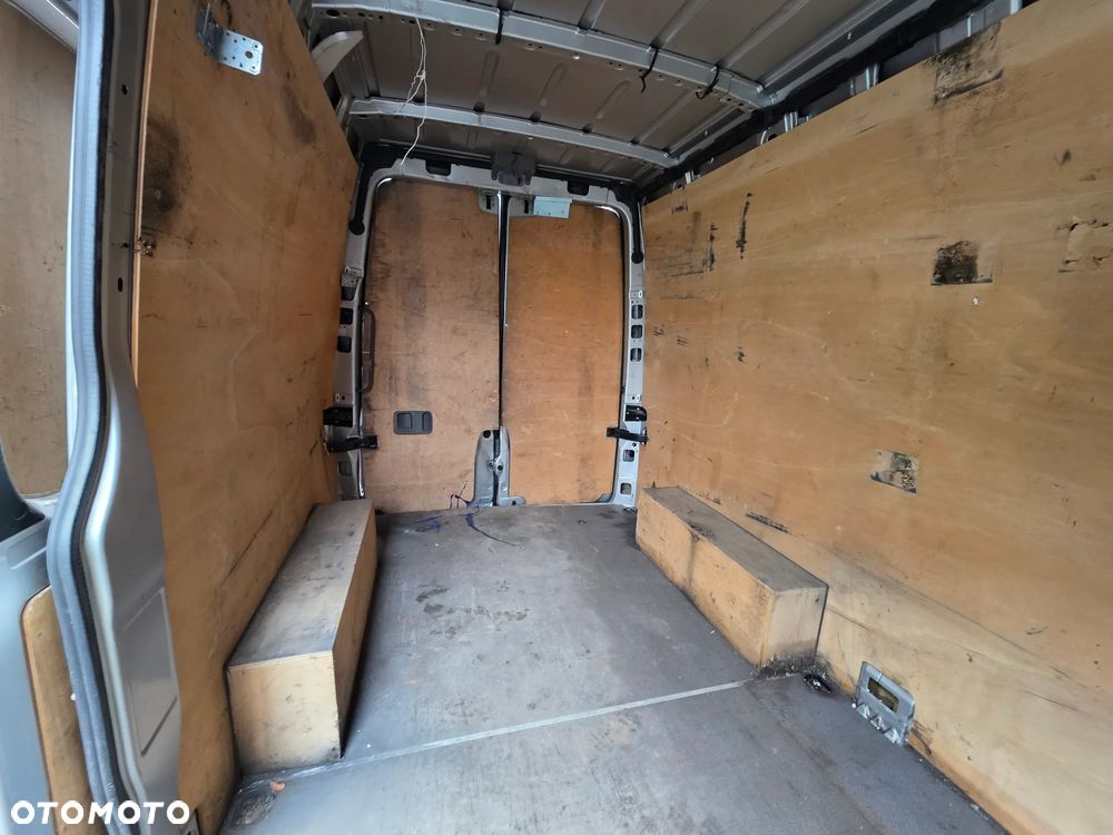 Mercedes-Benz Sprinter - 14