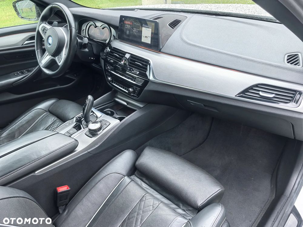 BMW Seria 5 M550i xDrive sport - 18