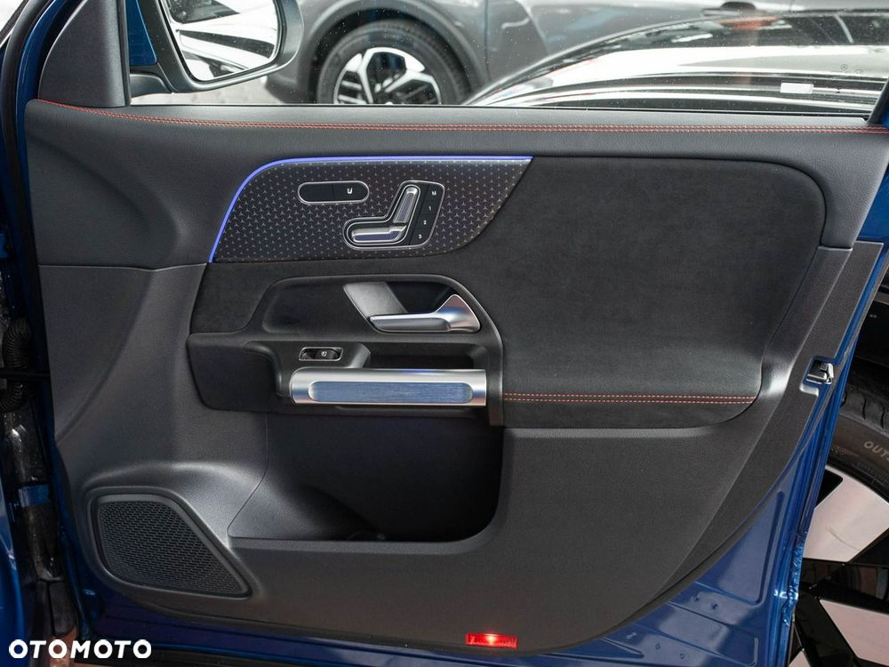 Mercedes-Benz GLB - 31
