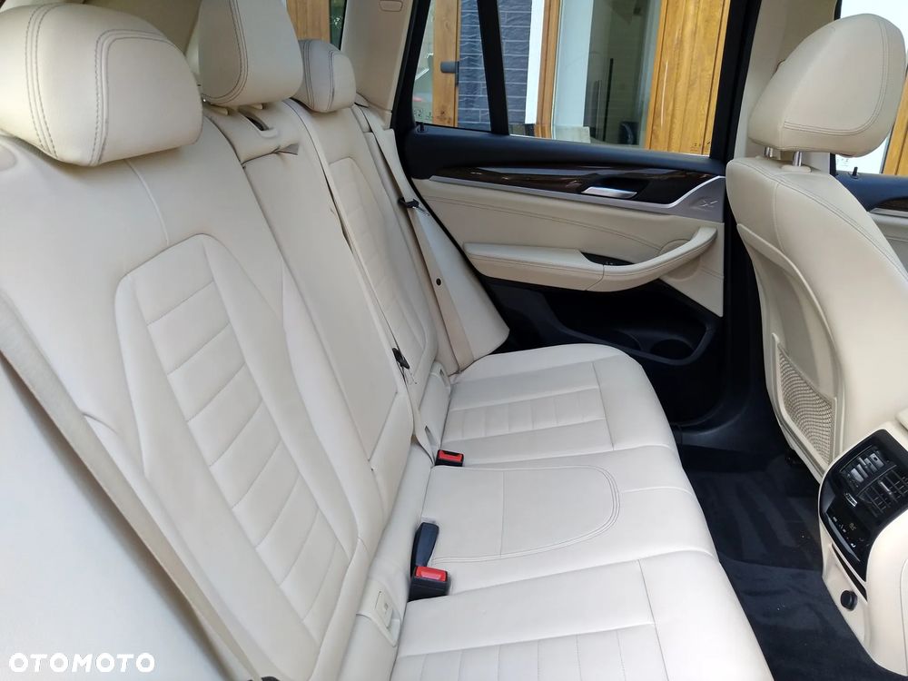 BMW X3 xDrive20d Luxury Line - 9
