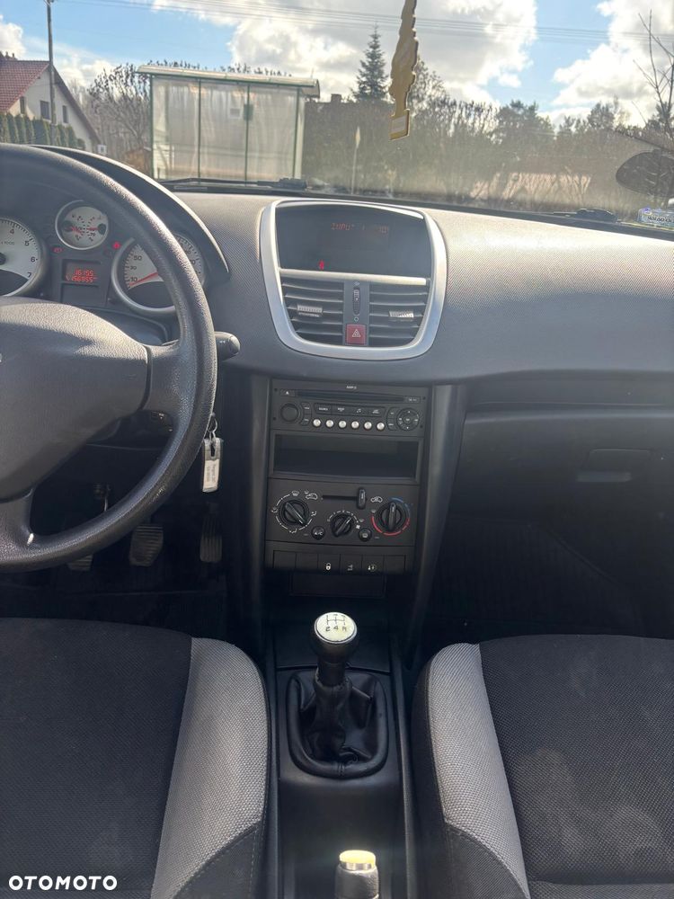 Peugeot 207 1.4 - 8