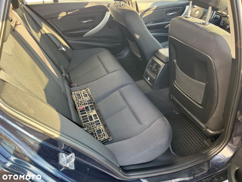 BMW Seria 3 318d Sport Line - 14
