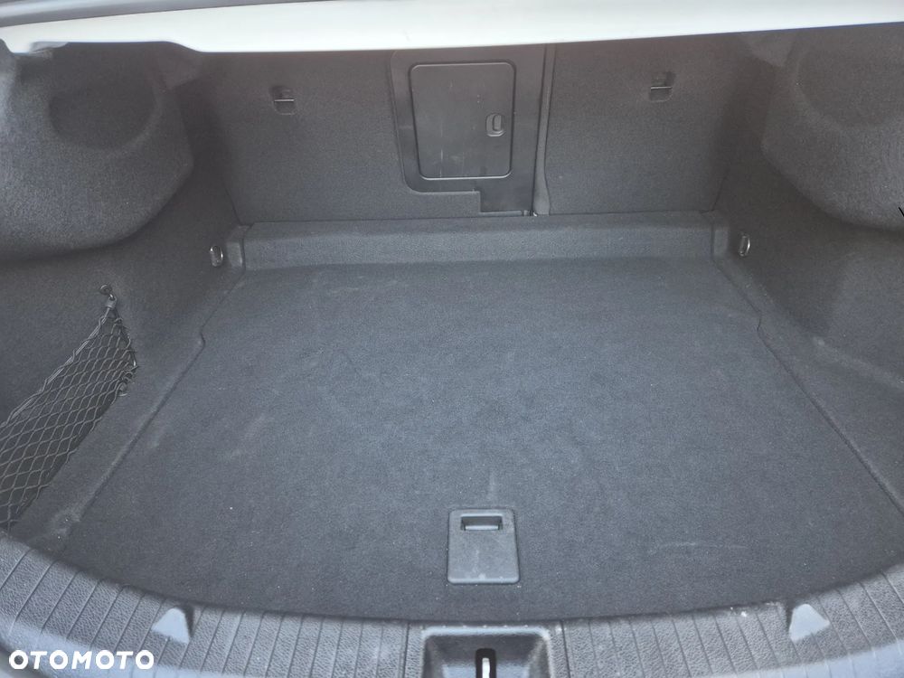 Mercedes-Benz CLA 250 4Matic 7G-DCT - 19