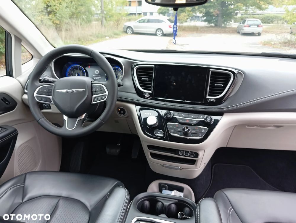 Chrysler Pacifica - 13