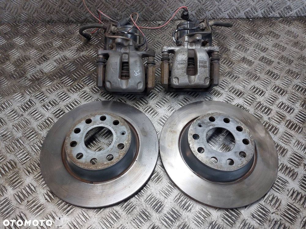 TARCZE HAMULCOWE TYŁ + KLOCKI + ZACISKI VOLKSWAGEN PASSAT B6 ID: 237352 - 1