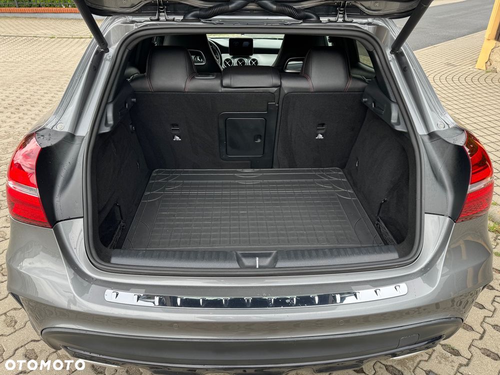 Mercedes-Benz GLA - 31