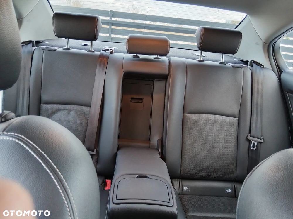 Toyota Avensis 1.8 Premium MS - 35