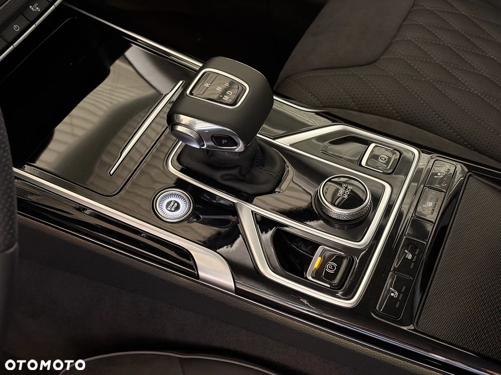 Hongqi HS5 - 10