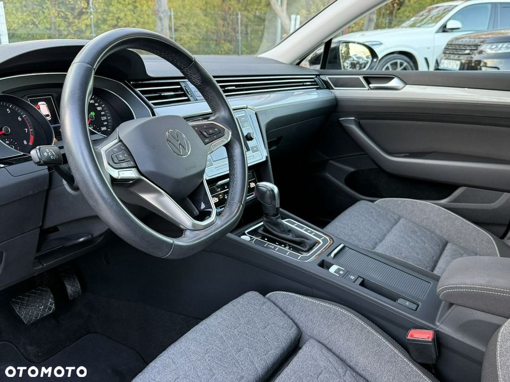 Volkswagen Passat - 25