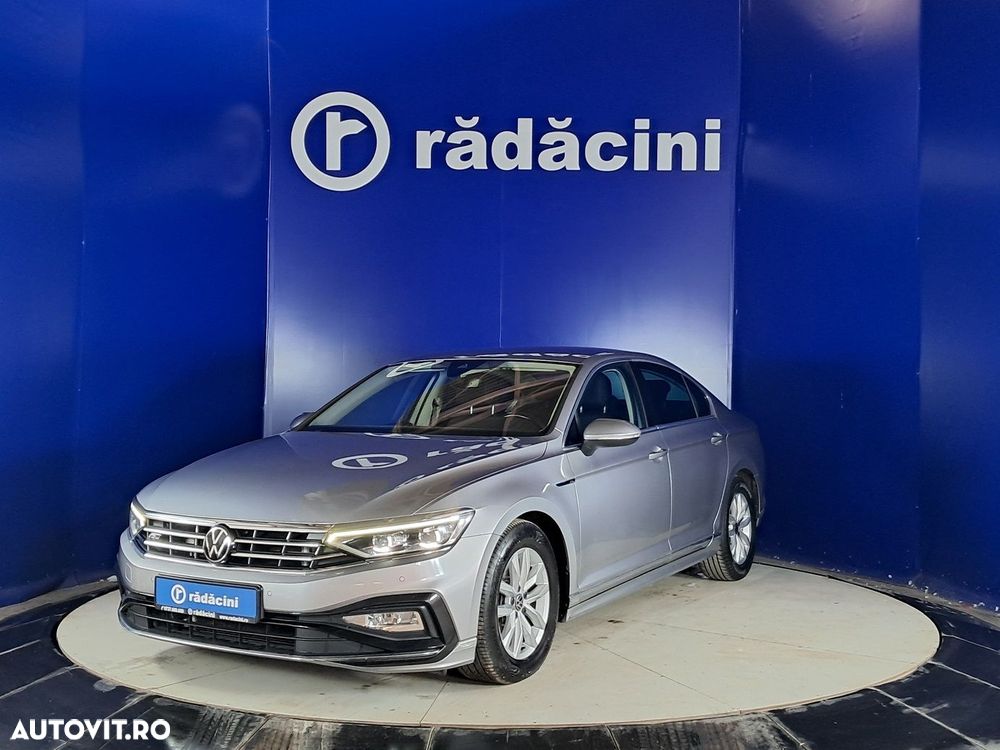 Volkswagen Passat - 1