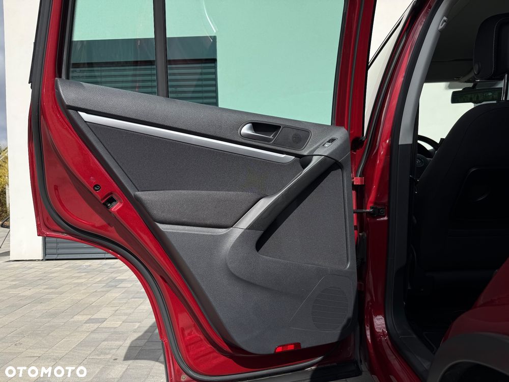 Volkswagen Tiguan 2.0 TDI DPF BlueMotion Technology Exclusive - 35