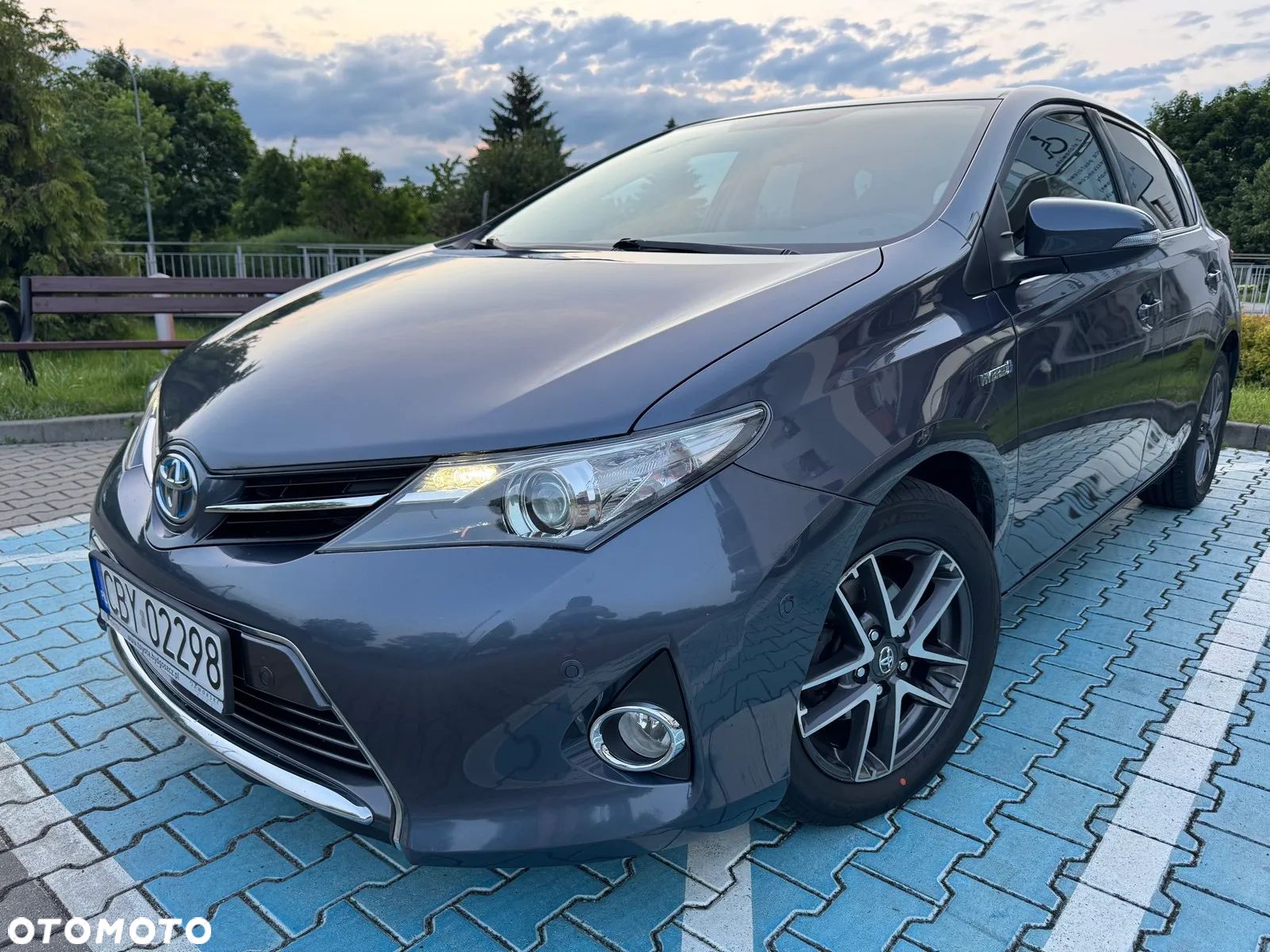Toyota Auris Hybrid 135 Premium - 1