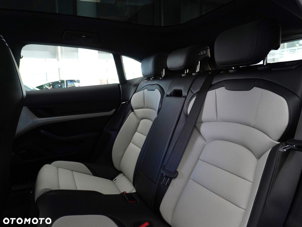 Porsche Taycan 105kWh 4S Black Edition - 35