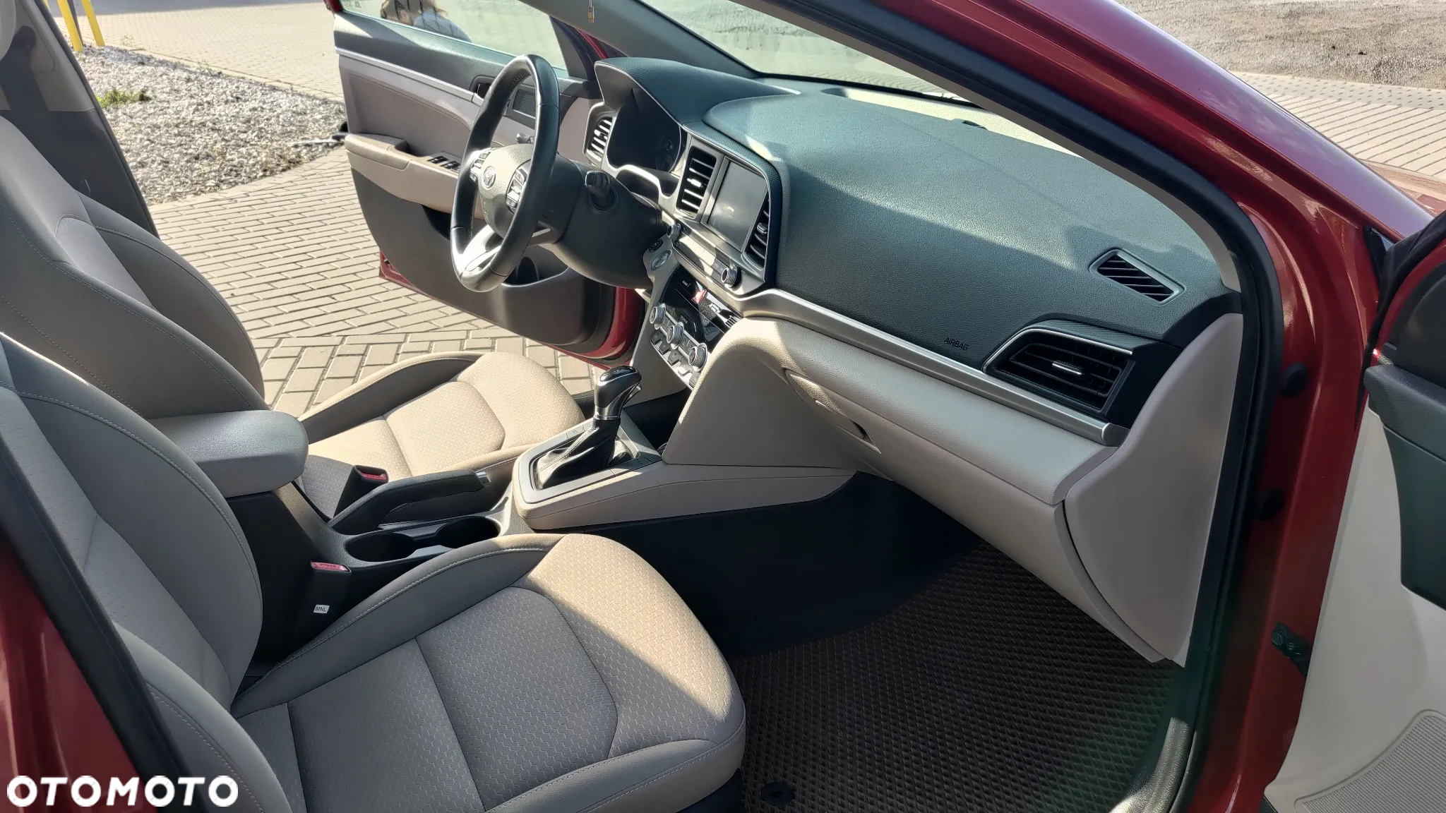 Hyundai Elantra - 14