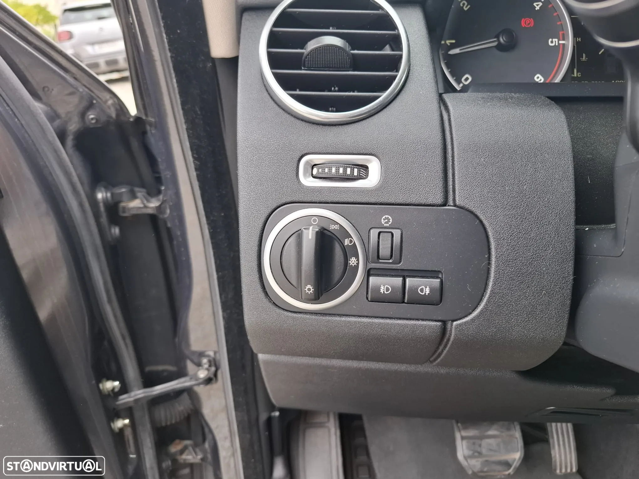 Land Rover Discovery SD V6 HSE - 28