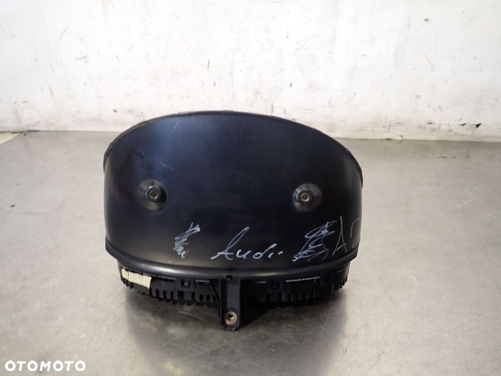 LICZNIK AUDI A2 8Z0920900T - 3