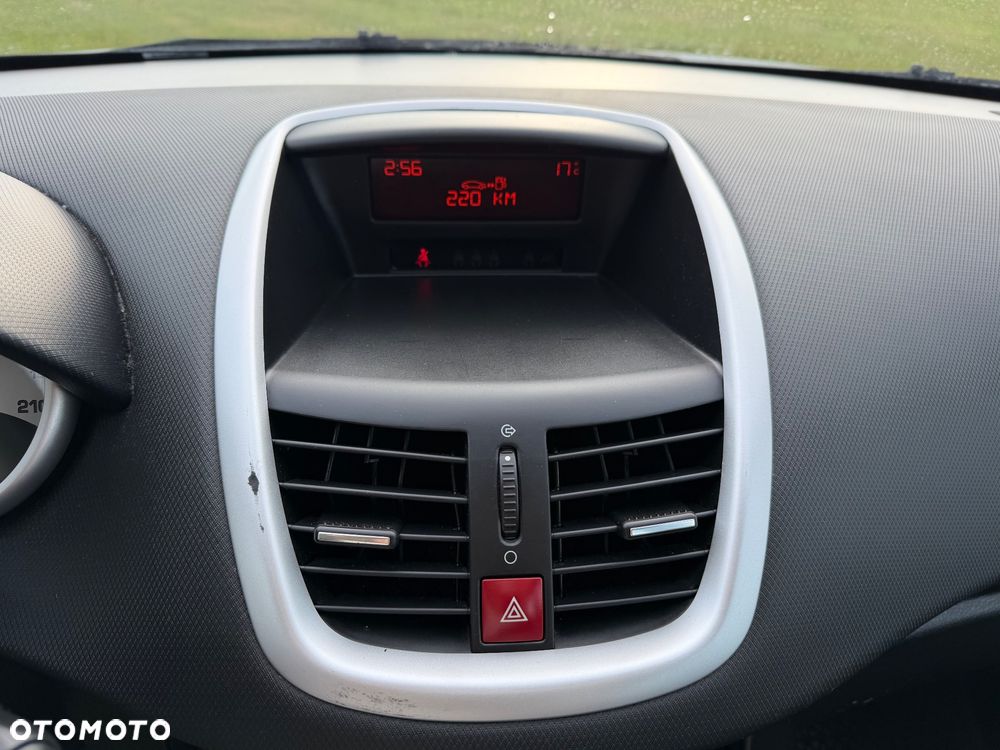 Peugeot 207 - 13