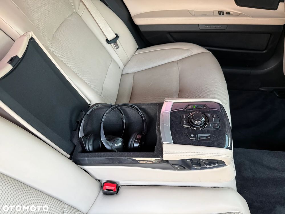 BMW Seria 7 750Li - 11