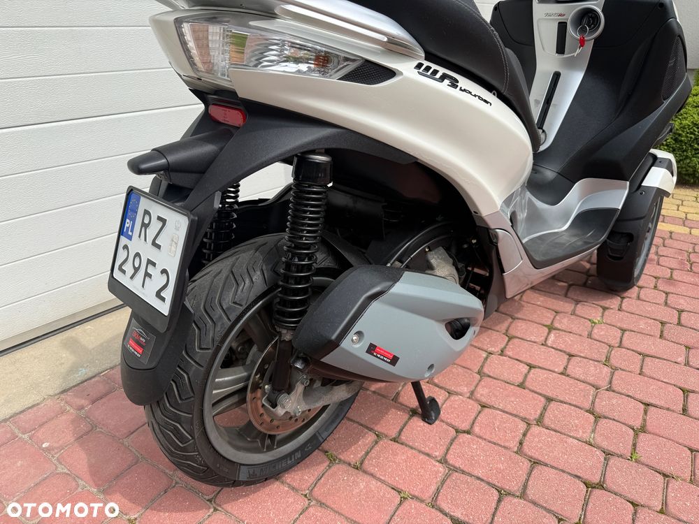 Piaggio MP-3 - 12