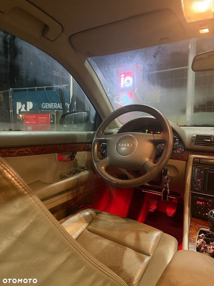 Audi A4 Limousine - 18
