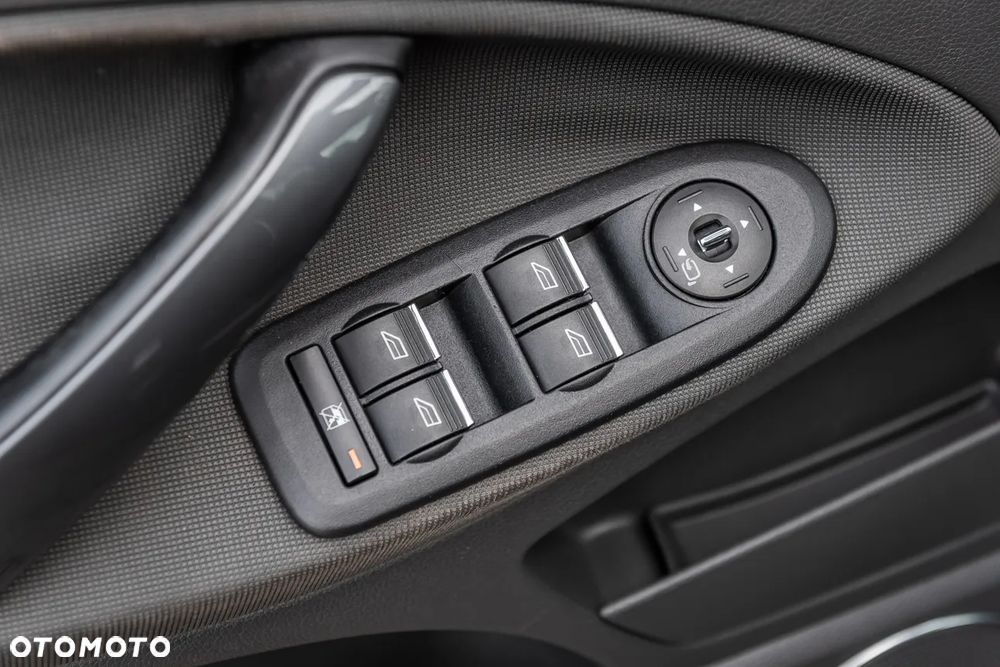 Ford Kuga 2.0 TDCi 2x4 Titanium - 16