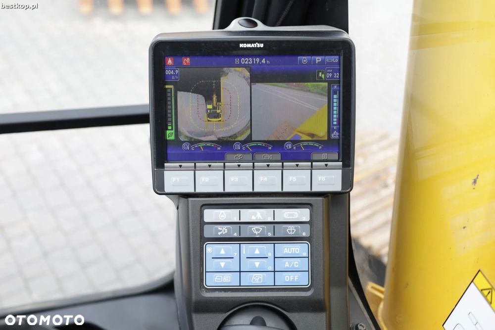 Komatsu PC210LC-11 - 25