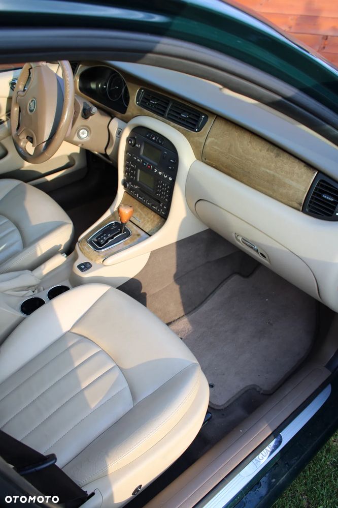 Jaguar X-Type 2.5 V6 4x4 Executive - 11