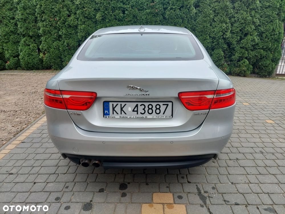 Jaguar XE 2.0 D AWD Prestige - 7