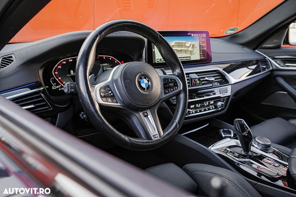 BMW Seria 5 530d xDrive AT MHEV - 27