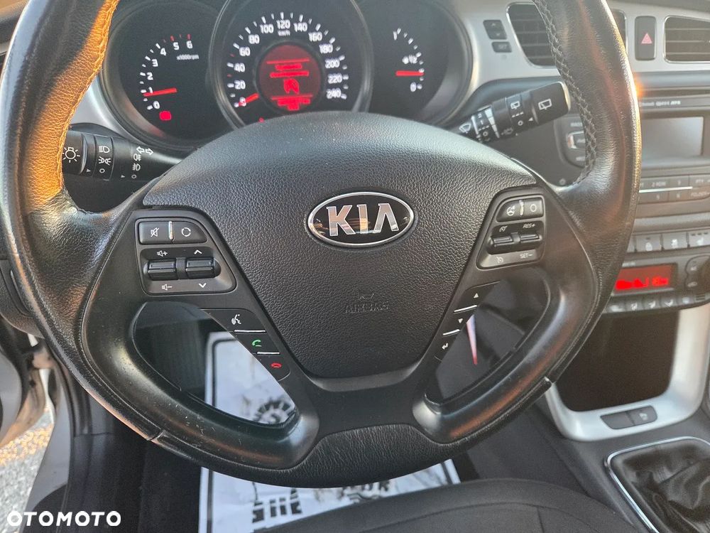 Kia Ceed - 10