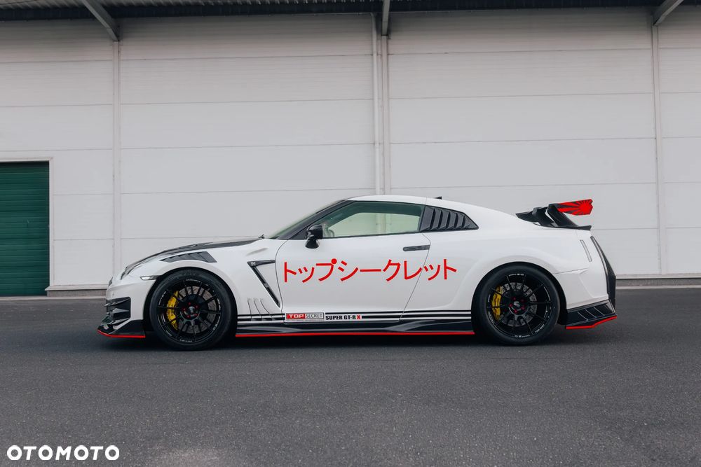 Nissan GT-R - 10
