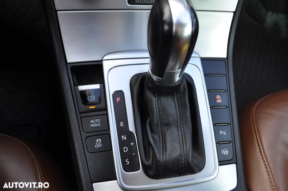 Volkswagen Passat Variant 2.0 TDI Blue TDI DSG Highline - 33