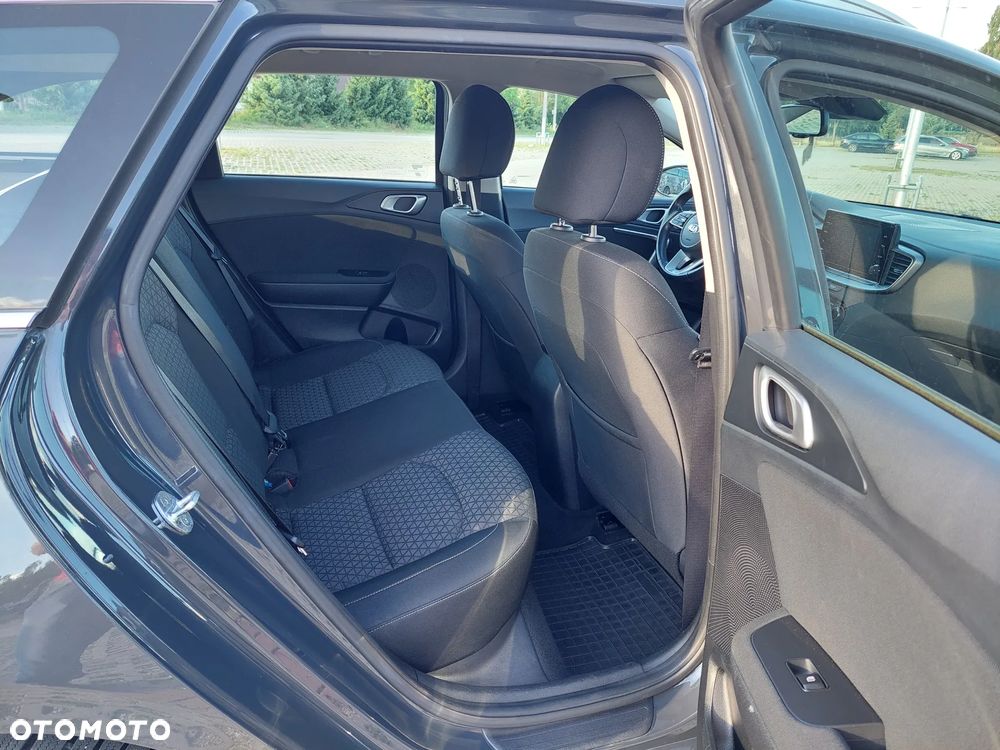 Kia Ceed 1.6 CRDi mHEV M - 26