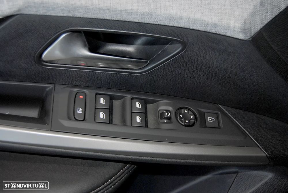 Peugeot 5008 1.2 Hybrid Allure e-DCS6 - 23