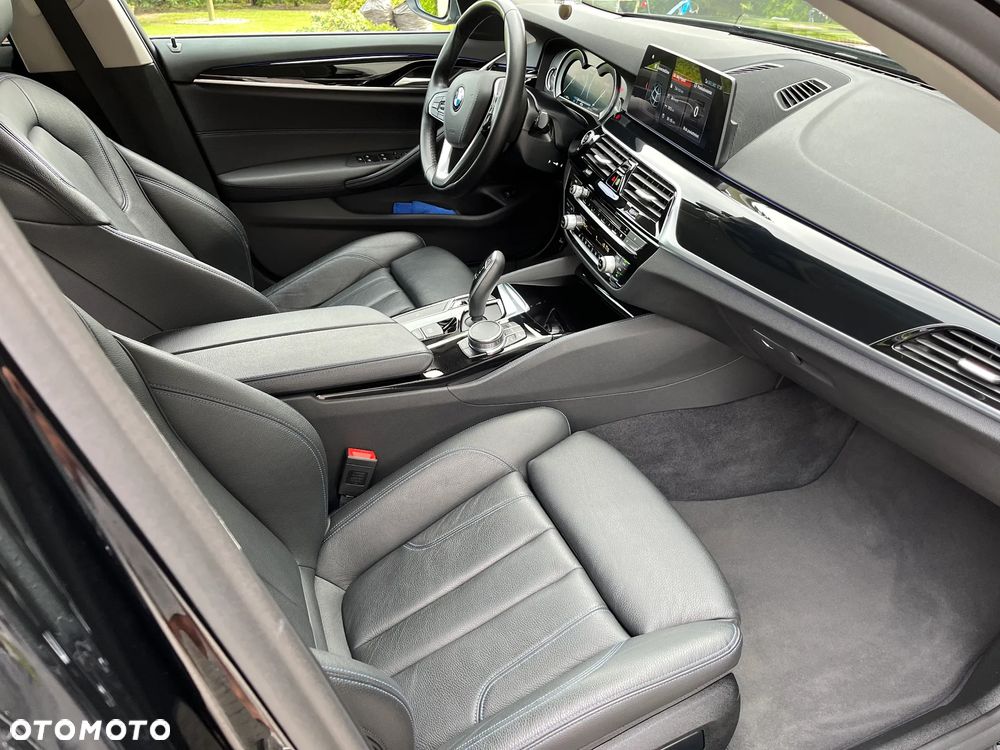 BMW Seria 5 520d xDrive - 16