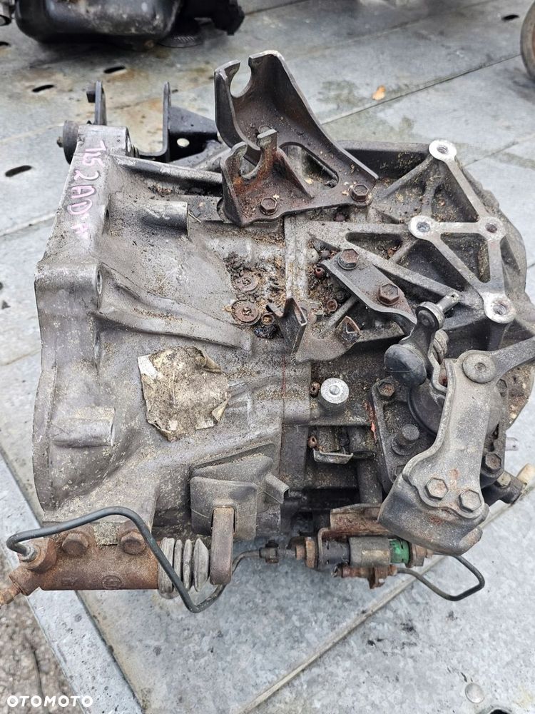 SKRZYNIA BIEGÓW TOYOTA AVENSIS T25 2.2 D4D D-CAT 07 2AD - 4