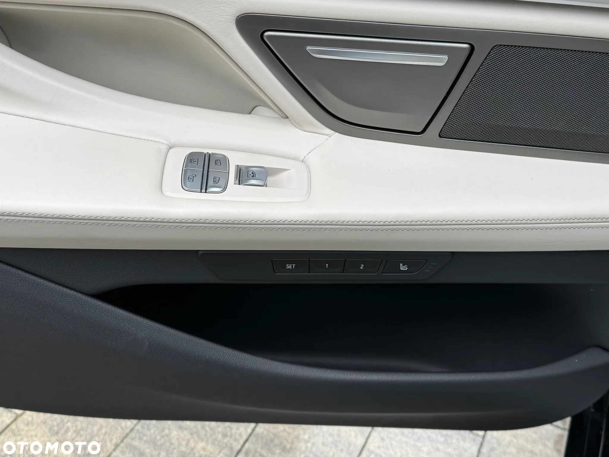 BMW Seria 7 750i xDrive - 33