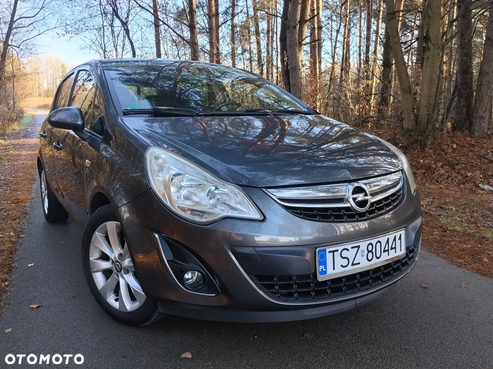 Opel Corsa 1.4 16V Color Edition - 1