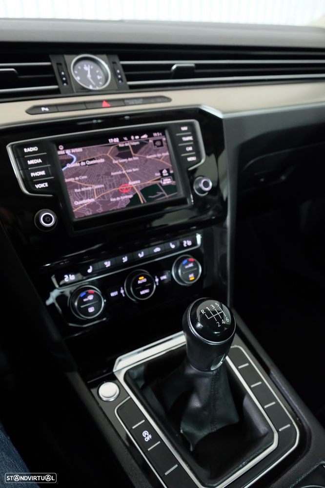 VW Passat 2.0 TDI Confortline - 19