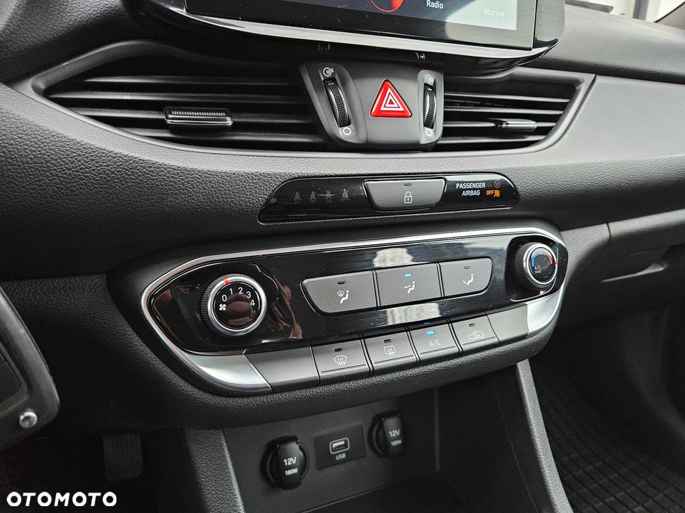 Hyundai i30 1.5 DPI Classic + - 22