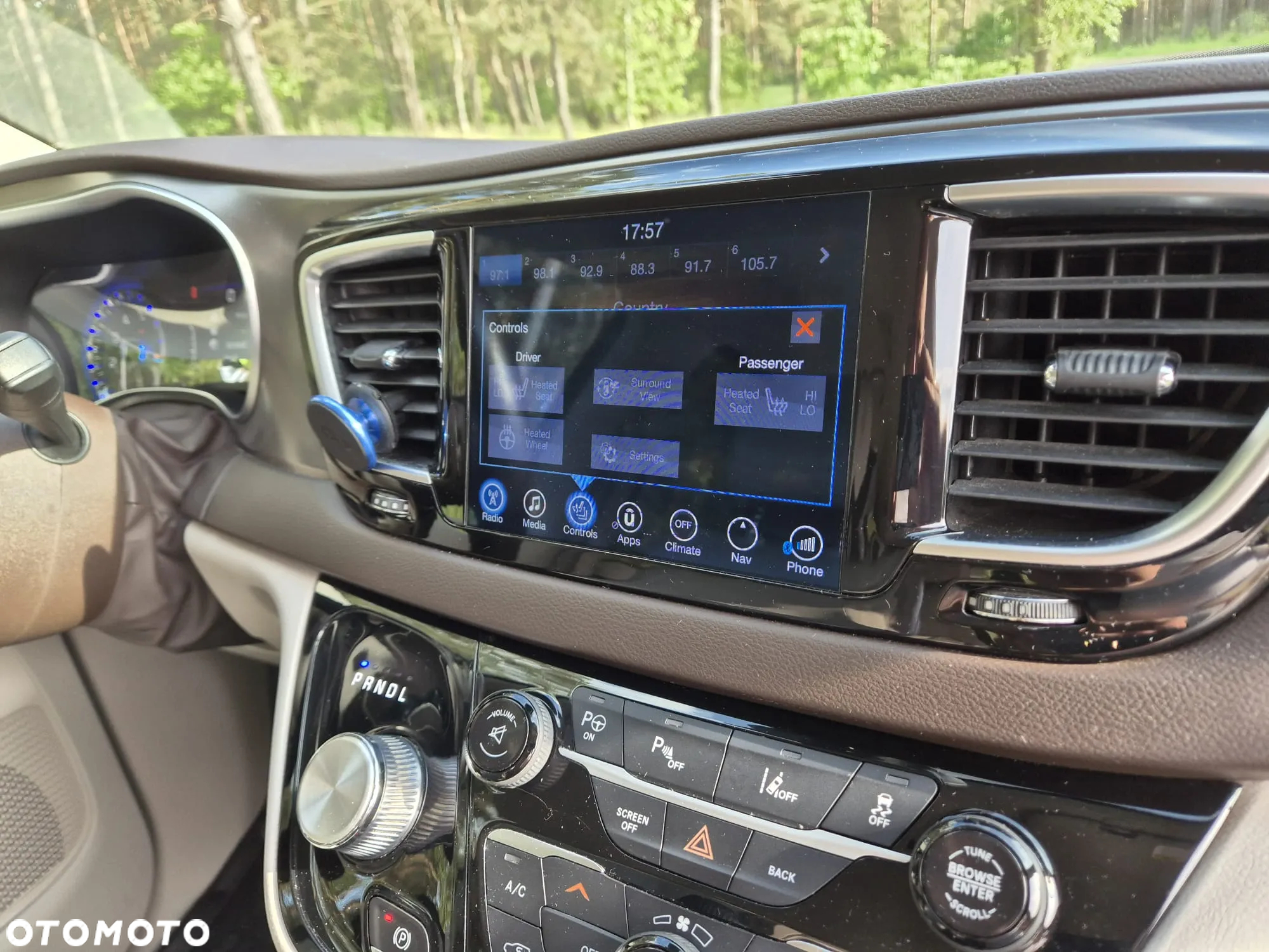 Chrysler Pacifica - 17