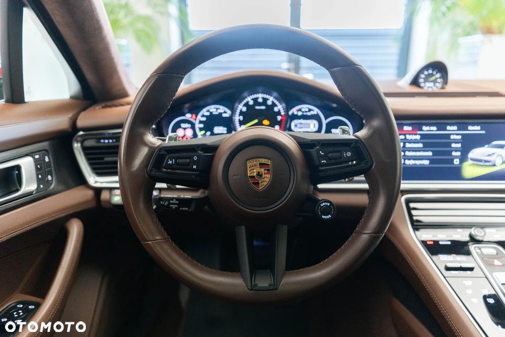 Porsche Panamera 4 E-Hybrid Platinum Edition - 36