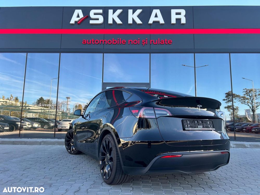 Tesla Model Y Performance Dual Motor AWD - 10