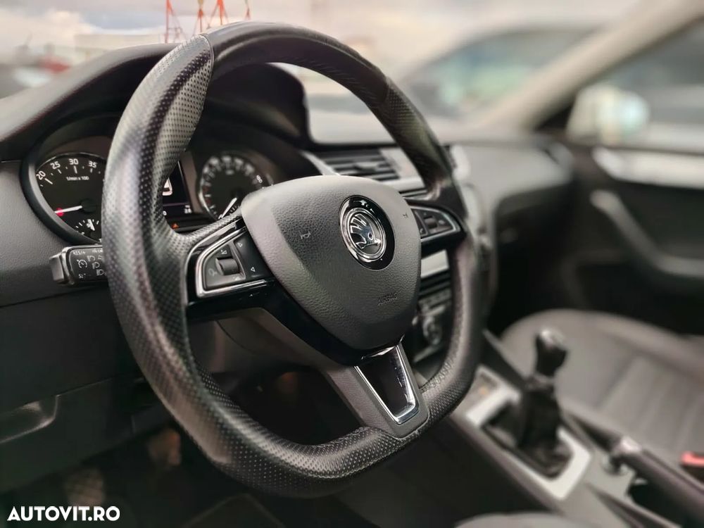 Skoda Octavia Combi 2.0 TDI Tour - 8
