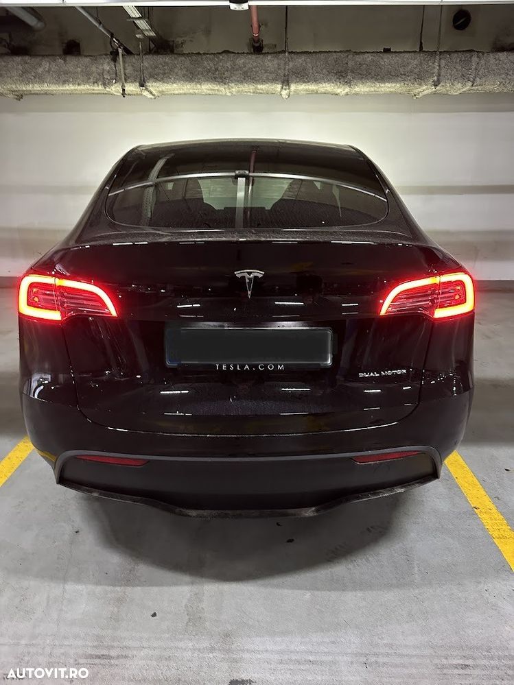 Tesla Model Y AWD Performance - 1