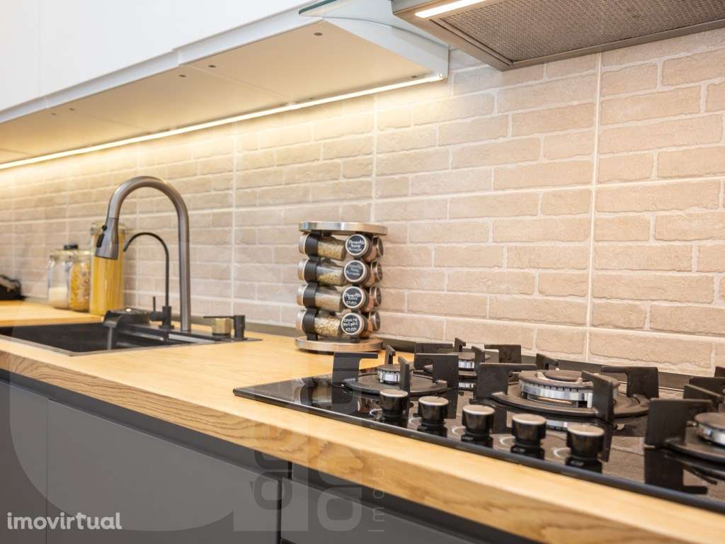 Apartamento T3 Renovado com Elevador, áreas generosa, no Centro de ... - Grande imagem: 2/17