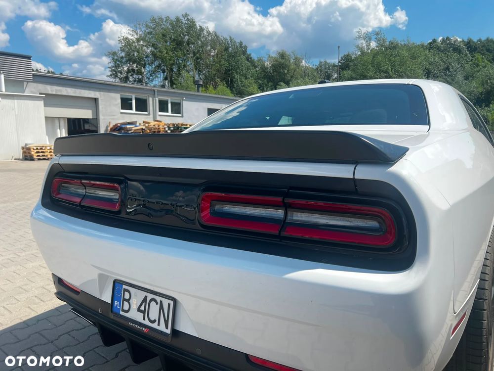 Dodge Challenger - 8