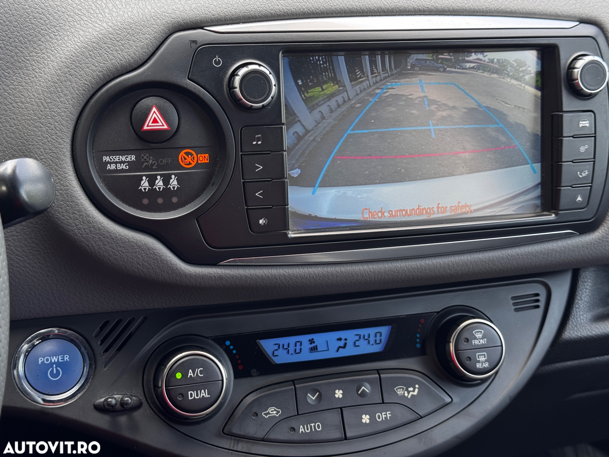 Toyota Yaris 1.5 VVT-i HSD Bi-Tone W&B - 19