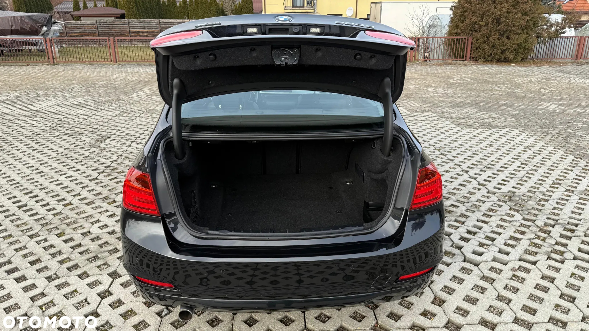 BMW Seria 3 320d xDrive - 16